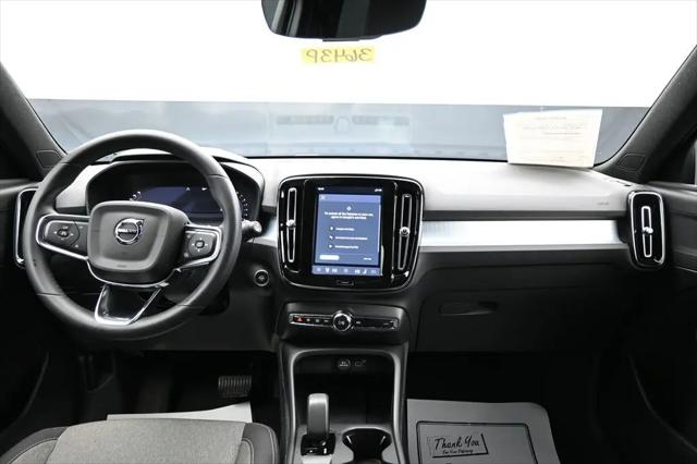 2024 Volvo XC40 Core