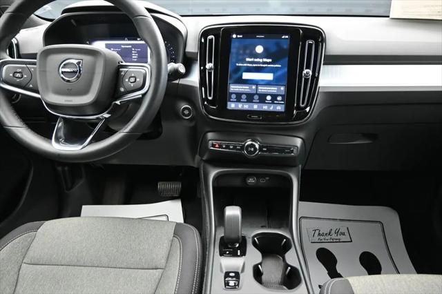 2024 Volvo XC40 Core
