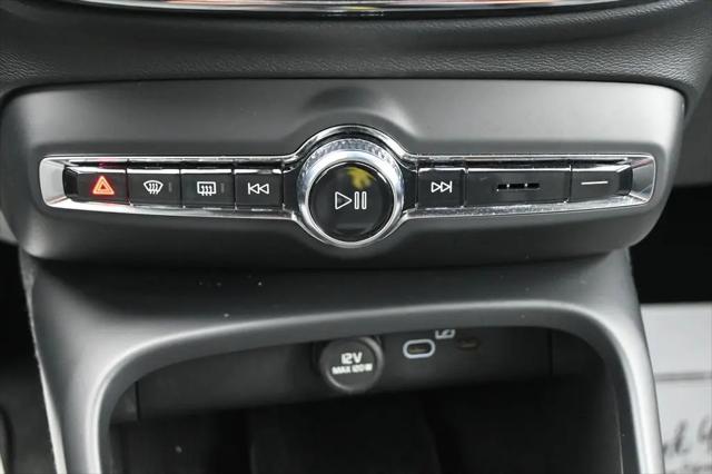 2024 Volvo XC40 Core