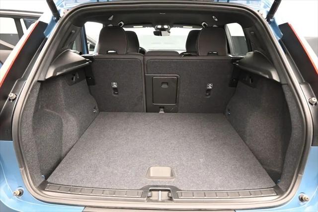 2024 Volvo XC40 Core