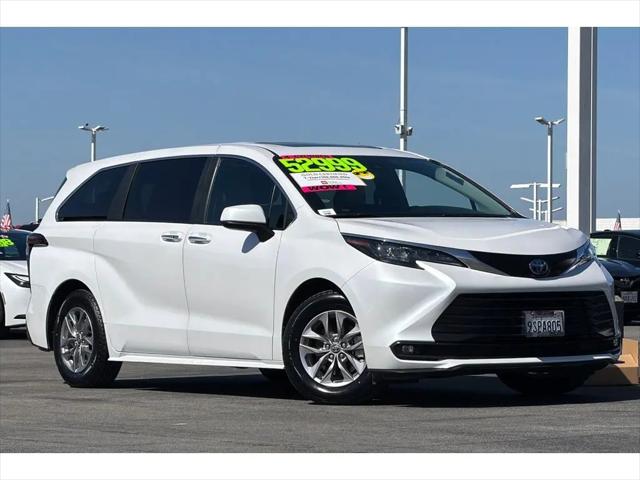 2025 Toyota Sienna XLE