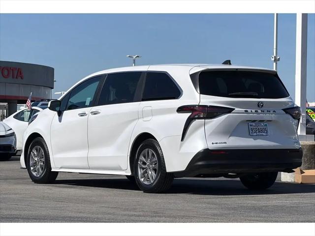 2025 Toyota Sienna XLE