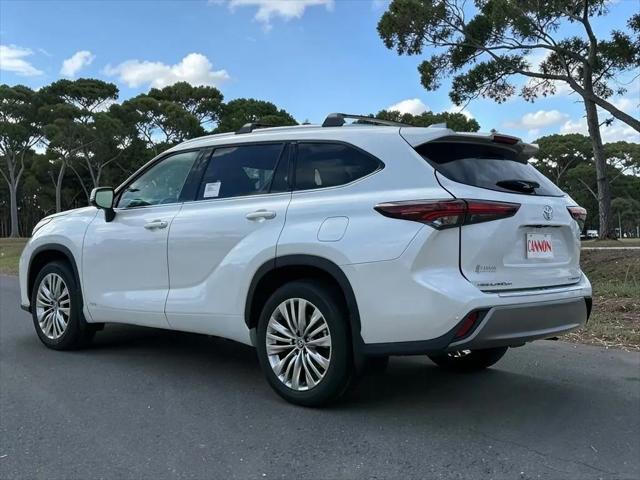 2026 Toyota Highlander Hybrid Platinum