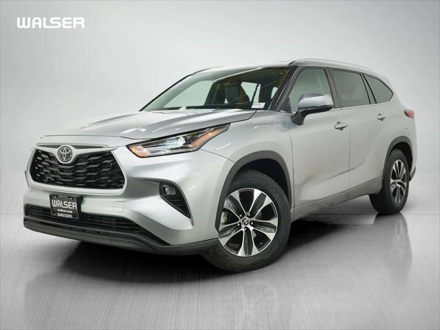 2021 Toyota Highlander XLE for sale in Bloomington, MN