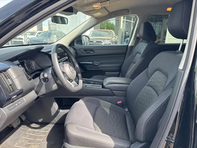 2025 Nissan Pathfinder SV FWD