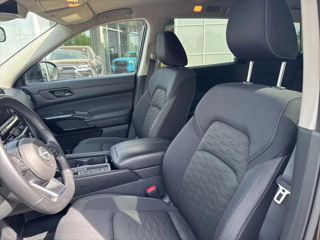 2025 Nissan Pathfinder SV FWD