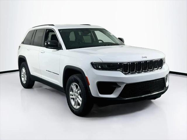 2023 Jeep Grand Cherokee Laredo 4x4