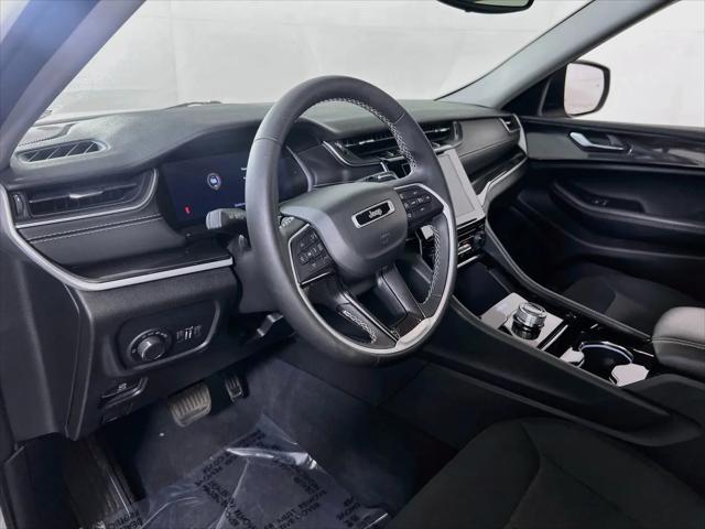 2023 Jeep Grand Cherokee Laredo 4x4