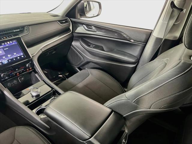 2023 Jeep Grand Cherokee Laredo 4x4