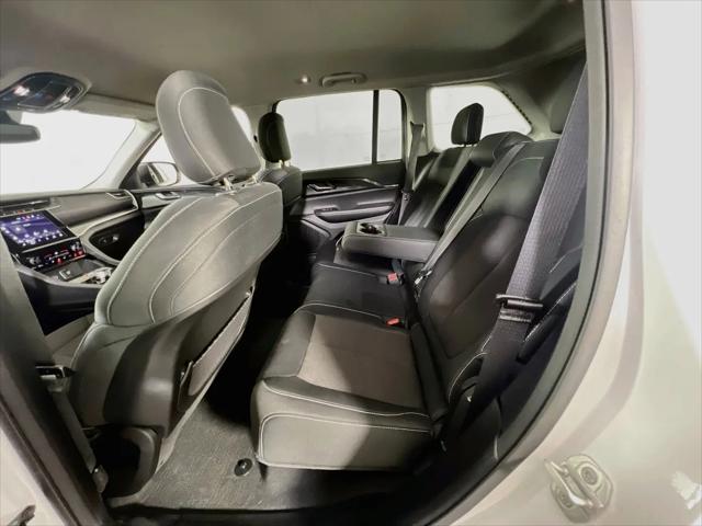 2023 Jeep Grand Cherokee Laredo 4x4