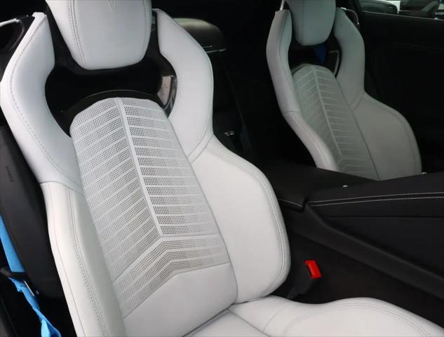 2025 Chevrolet Corvette Stingray RWD Convertible 2LT