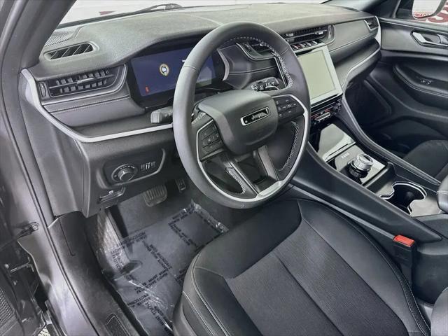 2025 Jeep Grand Cherokee Laredo X 4x4