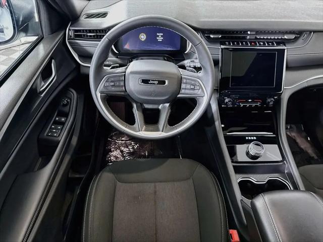 2025 Jeep Grand Cherokee Laredo X 4x4