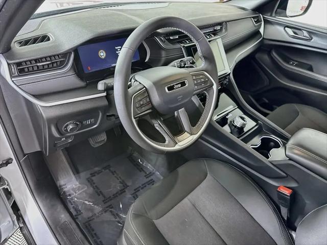 2025 Jeep Grand Cherokee Laredo X 4x4