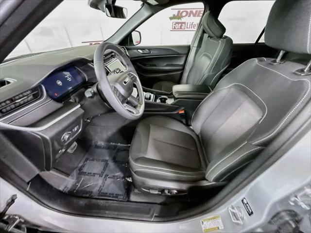 2025 Jeep Grand Cherokee Laredo X 4x4