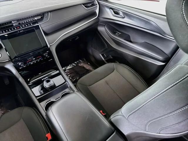 2025 Jeep Grand Cherokee Laredo X 4x4
