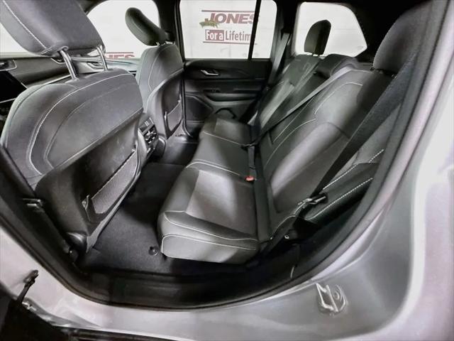 2025 Jeep Grand Cherokee Laredo X 4x4