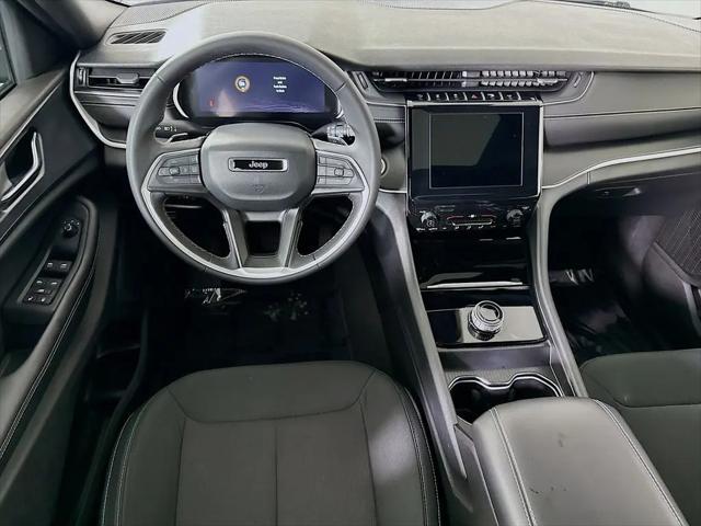 2025 Jeep Grand Cherokee Laredo X 4x4