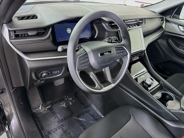 2025 Jeep Grand Cherokee Laredo X 4x4