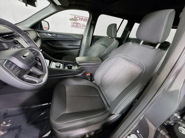 2025 Jeep Grand Cherokee Laredo X 4x4