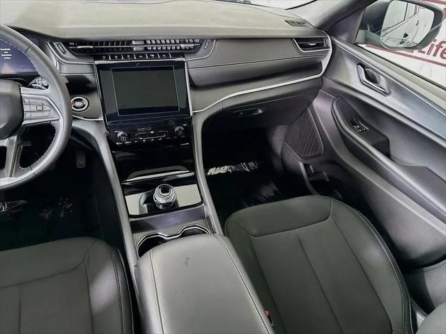 2025 Jeep Grand Cherokee Laredo X 4x4