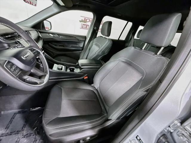 2025 Jeep Grand Cherokee Laredo X 4x4