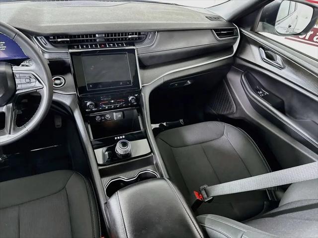 2025 Jeep Grand Cherokee Laredo X 4x4