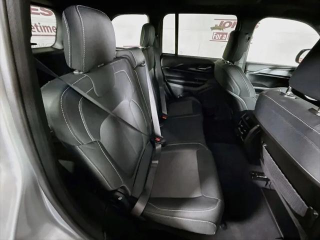 2025 Jeep Grand Cherokee Laredo X 4x4