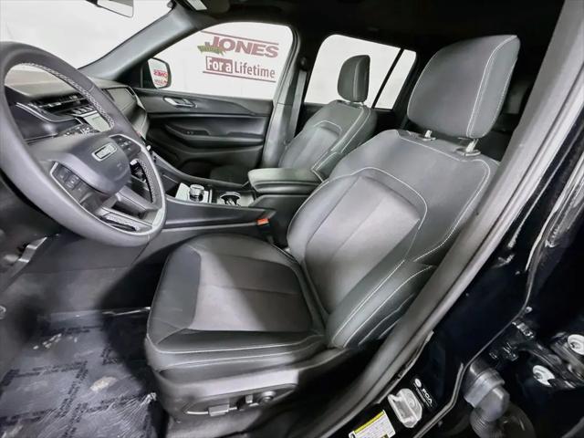 2025 Jeep Grand Cherokee Laredo X 4x4