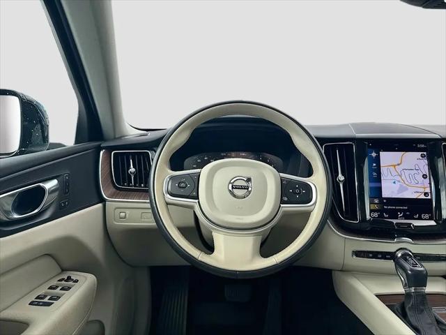 2021 Volvo XC60 T5 Momentum