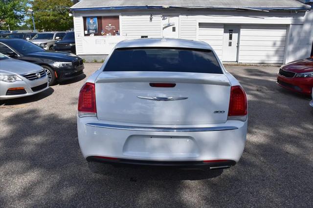 2017 Chrysler 300 Limited