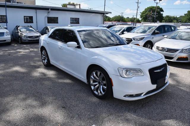 2017 Chrysler 300 Limited