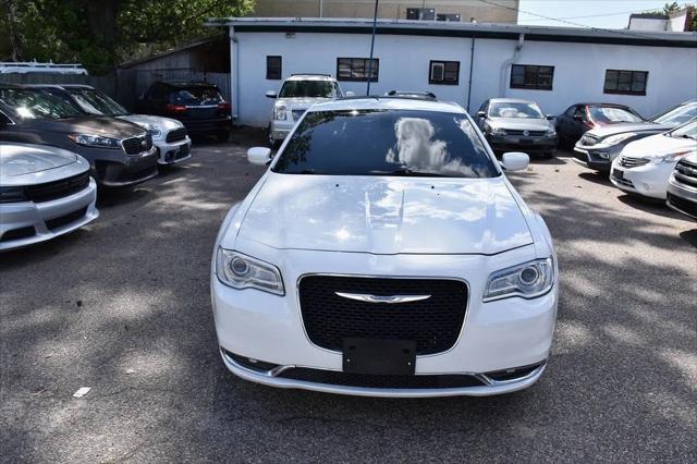 2017 Chrysler 300 Limited