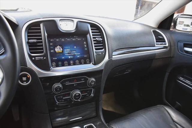 2017 Chrysler 300 Limited