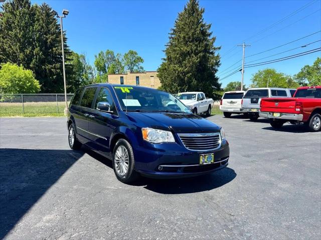 2014 Chrysler Town & Country Touring-L