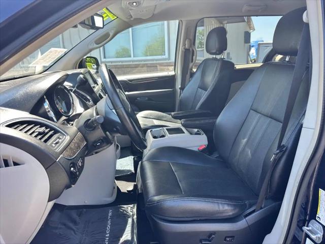 2014 Chrysler Town & Country Touring-L