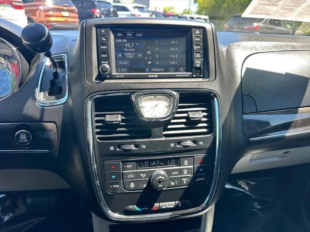 2014 Chrysler Town & Country Touring-L