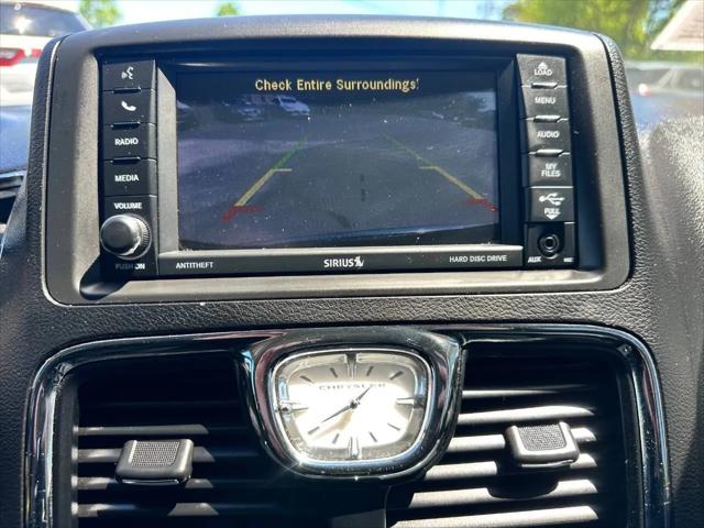 2014 Chrysler Town & Country Touring-L
