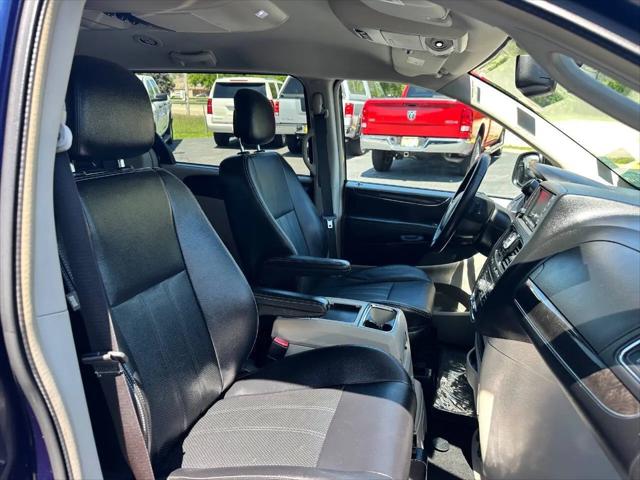 2014 Chrysler Town & Country Touring-L