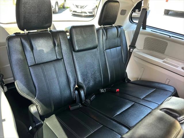 2014 Chrysler Town & Country Touring-L