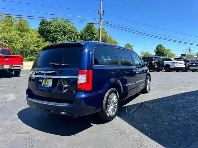 2014 Chrysler Town & Country Touring-L