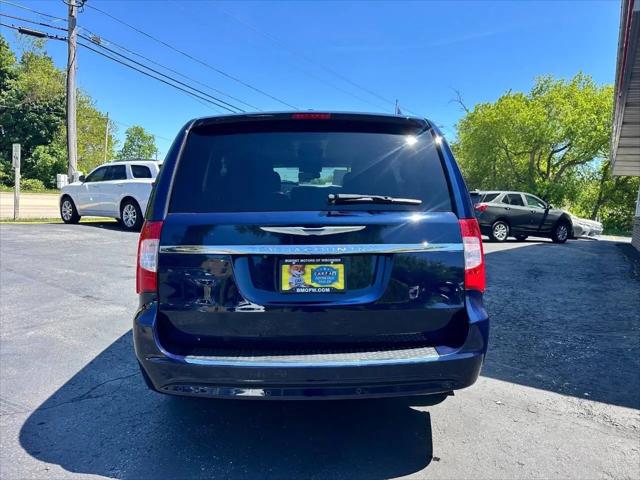 2014 Chrysler Town & Country Touring-L
