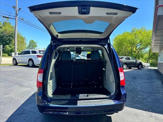 2014 Chrysler Town & Country Touring-L