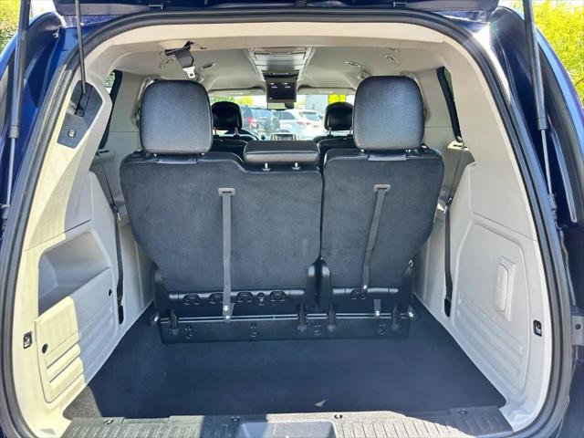 2014 Chrysler Town & Country Touring-L