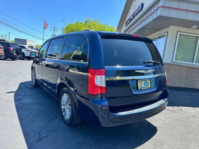 2014 Chrysler Town & Country Touring-L