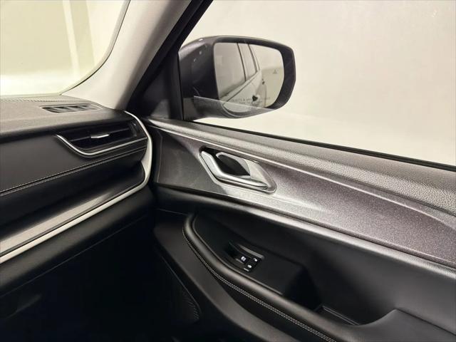 2023 Jeep Grand Cherokee L Laredo 4x4