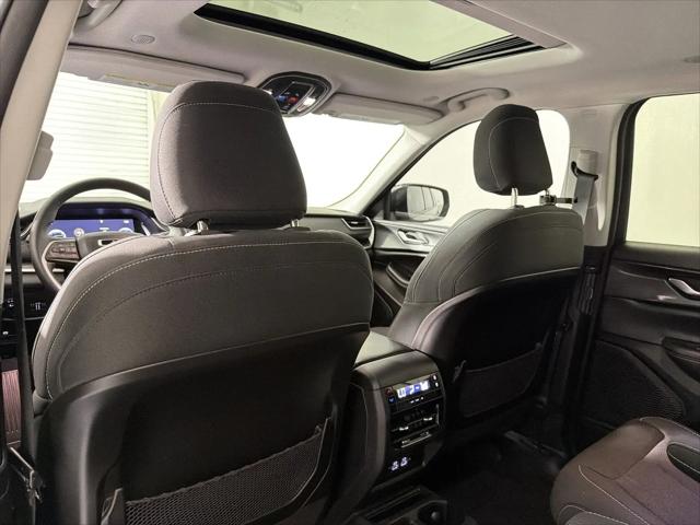 2023 Jeep Grand Cherokee L Laredo 4x4