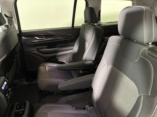 2023 Jeep Grand Cherokee L Laredo 4x4
