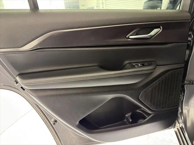 2023 Jeep Grand Cherokee L Laredo 4x4