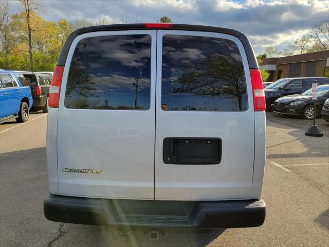 2020 Chevrolet Express Passenger RWD 3500 Extended Wheelbase LS